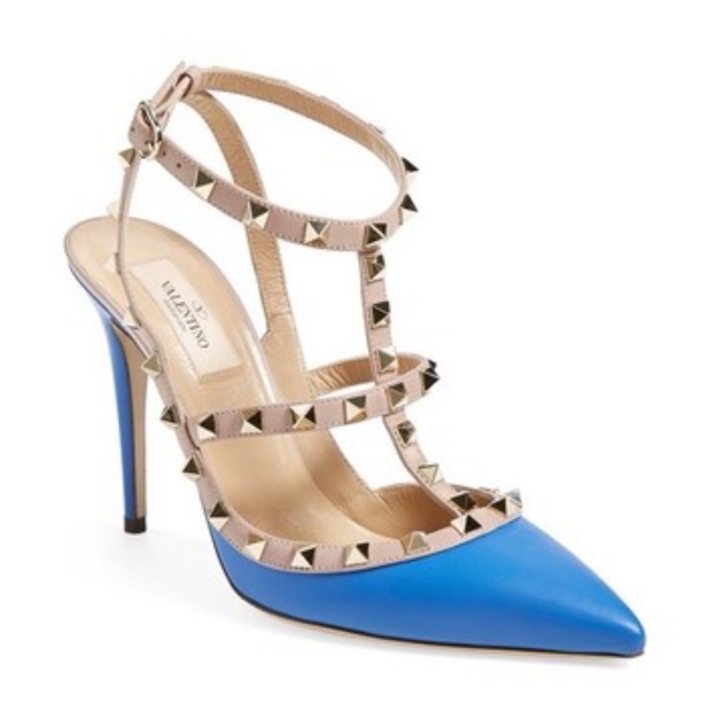 Valentino Garavani Rockstud Pump (size 38.5)